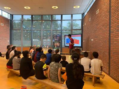 Kinderboekenschrijver Michael Reefs bezoekt basisschool De Blinkerd in Oss: ‘Ik vond lezen vroeger ook niet leuk’ dlvr.it/S29VjK