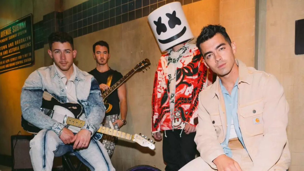 Album art 100 суперхитов marshmello, jonas brothers - leave before you love me. Leave before marshmello. Marshmello jonas. Leave before marshmello. Marshmallow jonas brothers leave before you.
