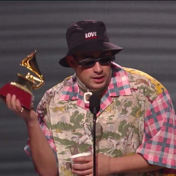 Adel64631200's tweet photo. #17años 😂🤣😂😁 quieren cancelar 17 años ... Y a  Bad Bunny asta grammy le dan ... que está pasando ... 😂🤣😁y con sus letras de 🎶si tu novio no te mamá el cul$#% 😂🤣 no maaa https://t.co/BYtUUcSHPS