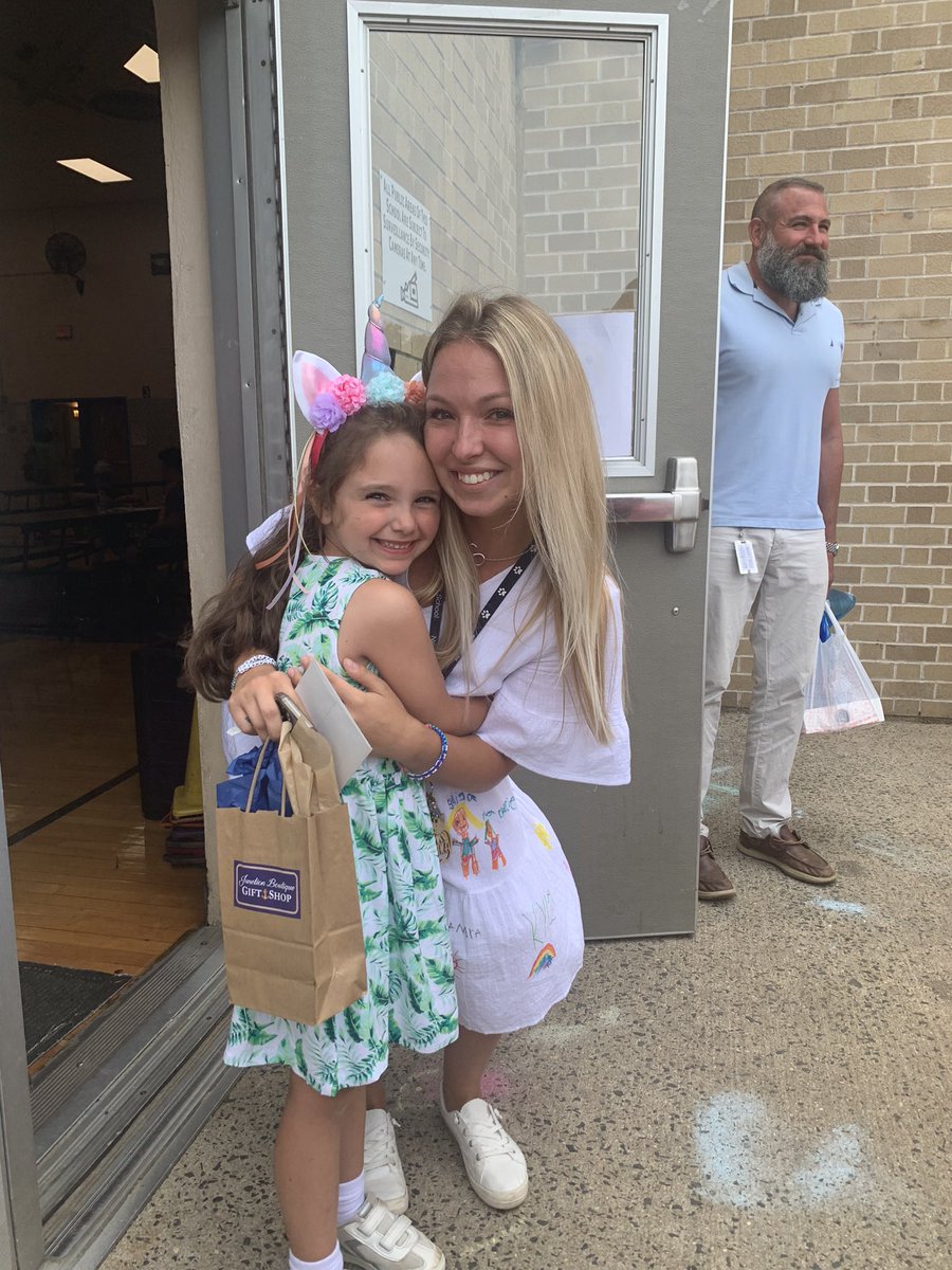 Christina Ritter tweet media