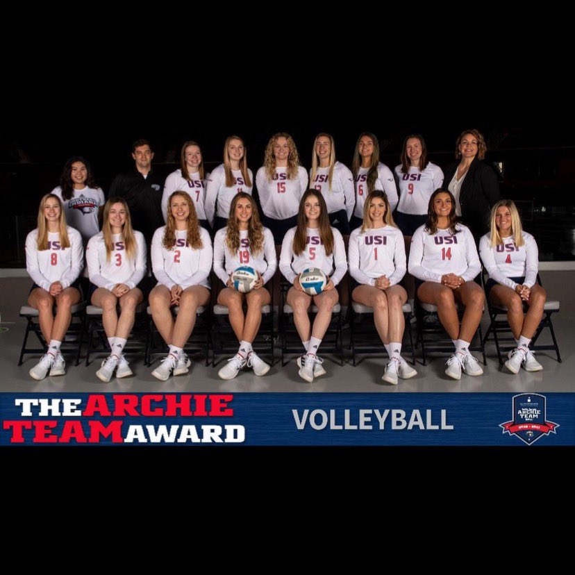 usiwvolleyball's tweet photo. USI representing last night at the Archie Awards!!! Very proud of our squad! ♥️🏐🦅 https://t.co/NoFeCJ7SQk