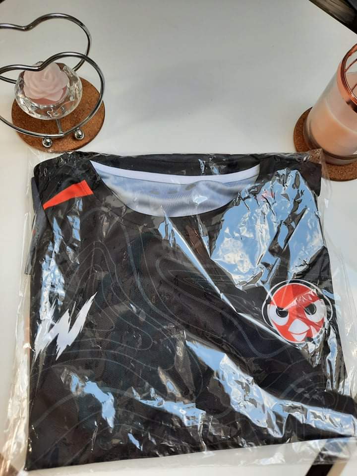 | - Wear2Win - | 👕

Très heureux de recevoir mon maillot <a href="/WinWear2/">Wear2Win</a> "Made in Ozary" 🥰

N'hésitez pas à faire votre commande avec le code "ozary"  
▶️ wear2win.ch

#OzaryFight 🔴