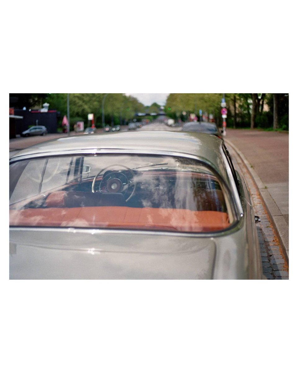Hit the road
Canon EOS 500, Kodak Ultramax 400
#streetphotography #classiccars #analog #shootfilmmag