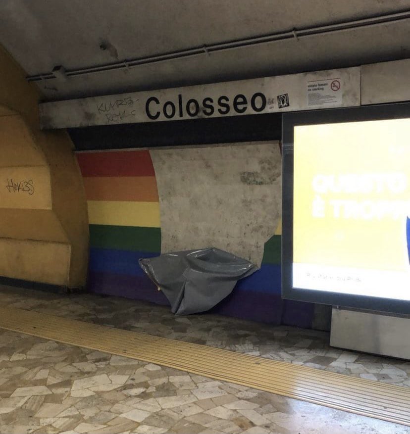 ZanAlessandro's tweet photo. Lottiamo anche per chi ha strappato quell’arcobaleno. Per i suoi figli, per i suoi affetti, per i suoi amici.
Buona #Pride week, Roma! https://t.co/EEqoNsGQPP