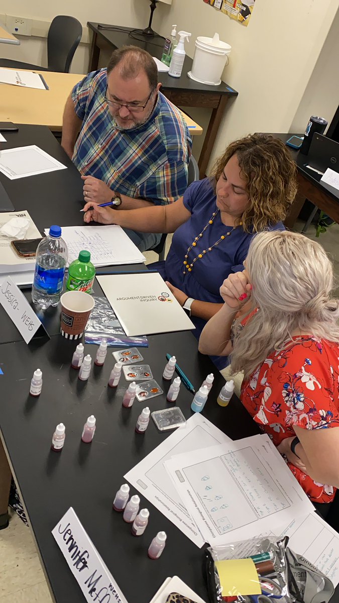 jag_science's tweet photo. Intro to ADI - Working with some awesome science teachers today learning about blood types and hereditary/social status in chimpanzees.  @WarrenCoSchools @ArgumentDriven https://t.co/dafUhHrpjJ