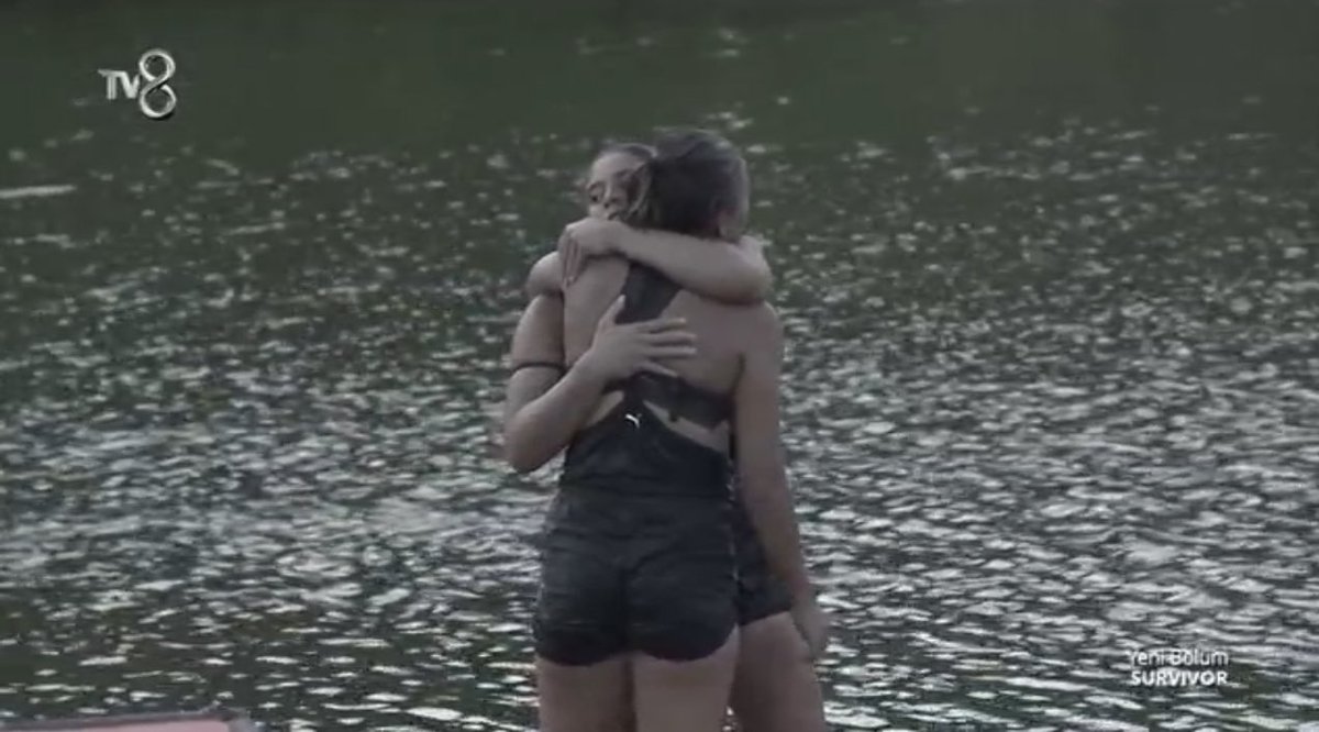 nayanadiana's tweet photo. Aleyna sana aşığım o kadar güzel bir kalbin var ki seni yari yolda bırakana bile kin tutamıyorsun 💕

#Survivor2021 #AleynaKalaycıoğlu https://t.co/xpDblyksOW