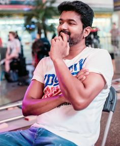 Officiallyashar's tweet photo. Happiest birthday to @actorvijay sir❤I wish i could meet you one day🙂
#vijaythalapathy #hbdvijaysir https://t.co/f4LkwDJk7X