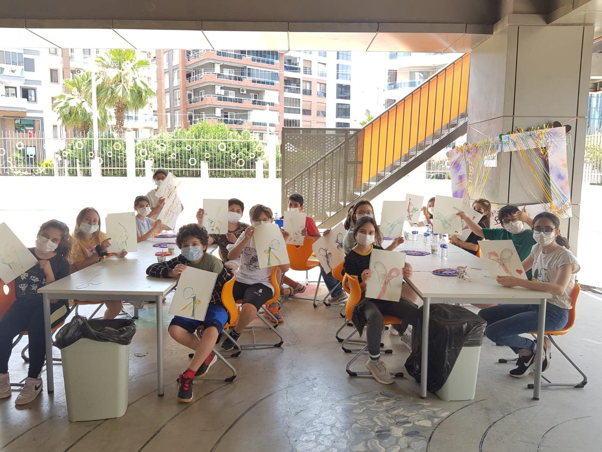 Çok renkli geçen "Doğada Yaşam Etkinlikleri" isimli etkinliğimizde yaptığımız ip baskısı çalışmalarımız.🎈👩‍🎨👨🏿‍🎨🎨🎊🎉 <a href="/DogaOkullari/">Doğa Koleji</a>
<a href="/KvancBarlas/">Kıvanç Barlas 🇹🇷</a>
<a href="/TufekVolkan/">Volkan TÜFEK</a>
<a href="/gokhan_kumas/">Gökhan Kumaş</a> <a href="/EsraAkcanBastan/">Esra Akcan Baştan</a> <a href="/sevdavurhan/">sevda vurhan</a>  <a href="/ozdemirsrd/">SERDAR ÖZDEMİR</a> <a href="/cigdem_ozkahya/">Çiğdem Özkahya</a>