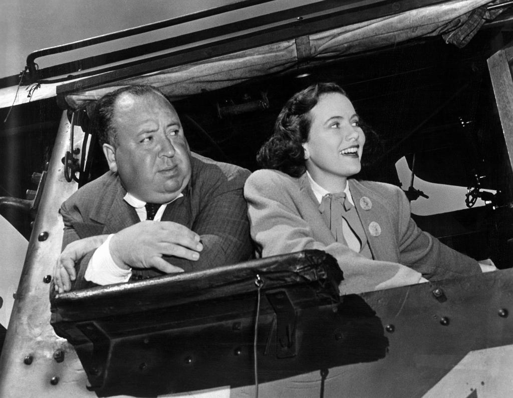 NoirAlley's tweet photo. Alfred Hitchcock and Teresa Wright on the set of SHADOW OF A DOUBT ('43). See this film on #NoirAlley hosted by @EddieMuller on Saturday and Sunday. https://t.co/VYmx8uj8rj