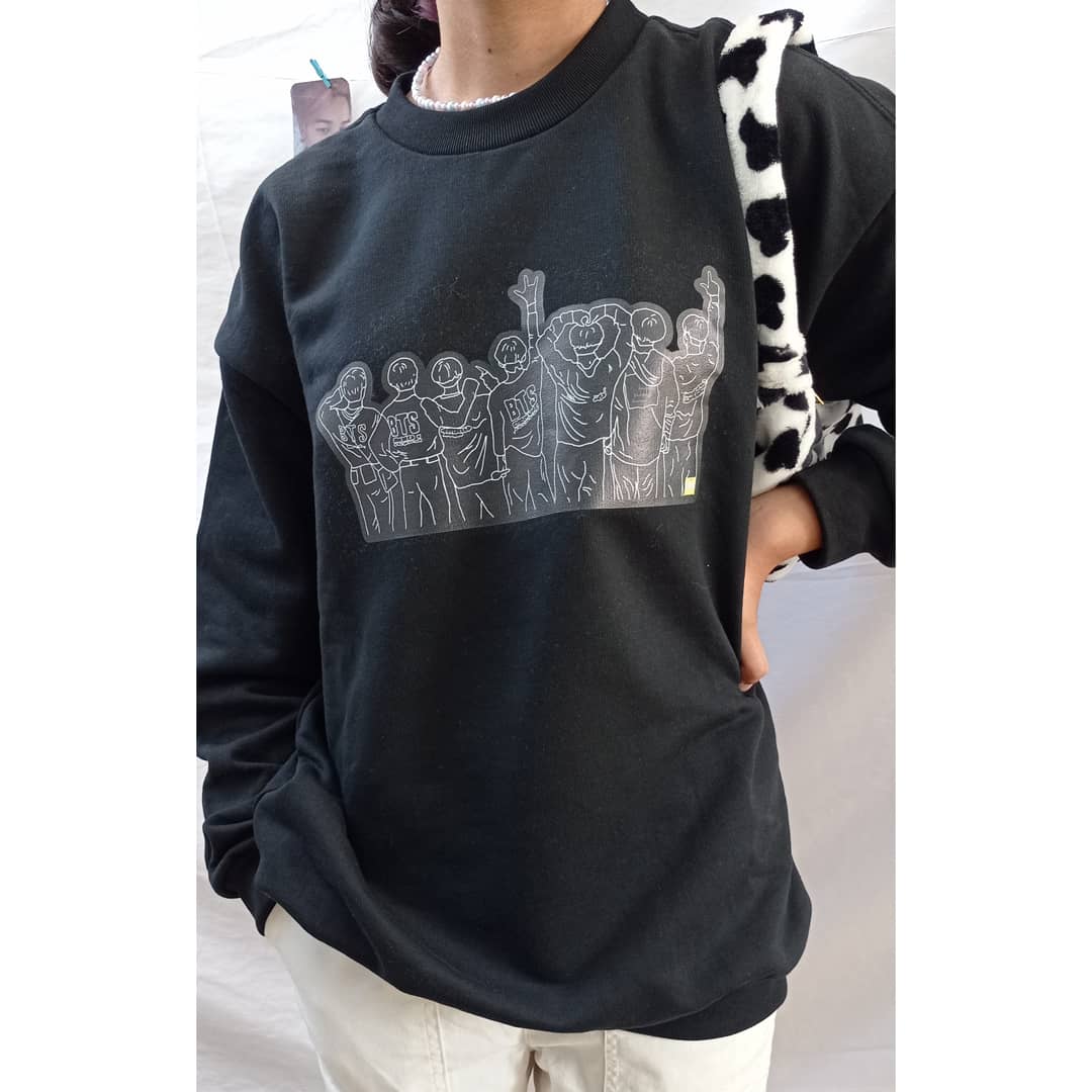 StoreGrk's tweet image. MOLETOM BTS SHOW BRASIL
(Comemoração aos 2 anos de show aqui no Brasil 💞)
💵 Valor: 120,00 + frete
Para comprar entre em contato com a loja pelas nossas redes sociais:
📸 Instagram: instagram.com/grk__store_?ig…
🛍️ Shopee: shopee.com.br/gigi123k
📞 Whatsapp: 35 9803-5688