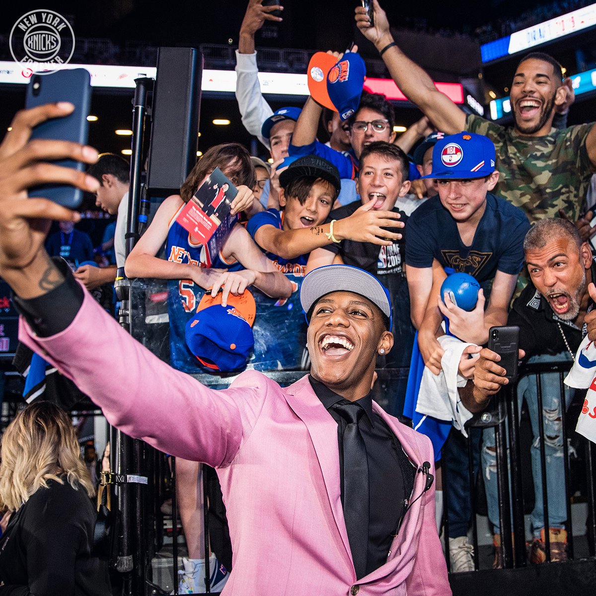#NationalSelfieDay with the best supporters in the world.

 📱 <a href="/RjBarrett6/">Rj Barrett</a>