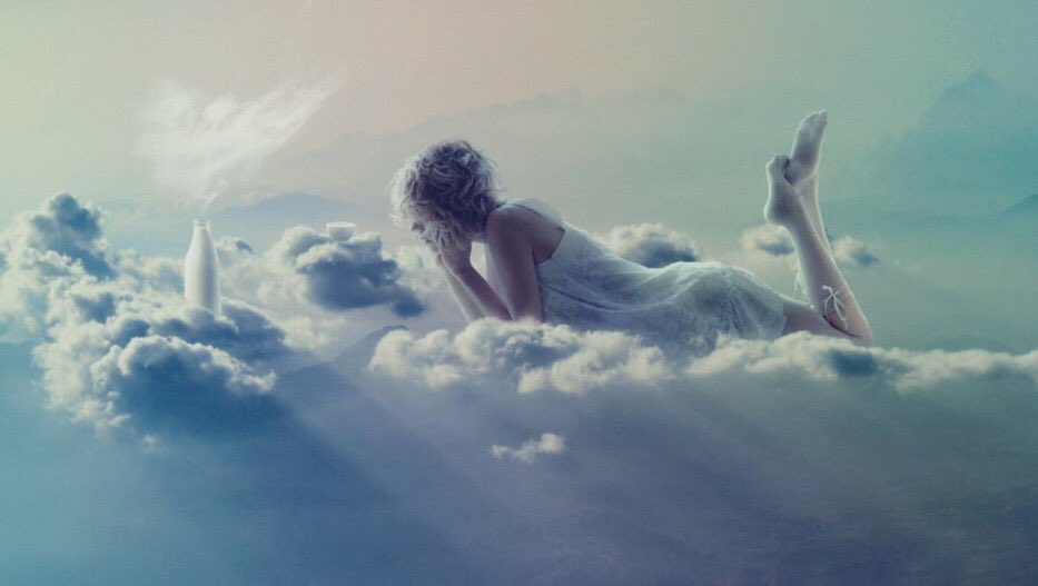 ؛
.

أحتاجُ لغةً غاويةً مُشتقة من رائحة صدرك 
تضيء طريق المعاني نحوي 
حتى آخر النص ..!