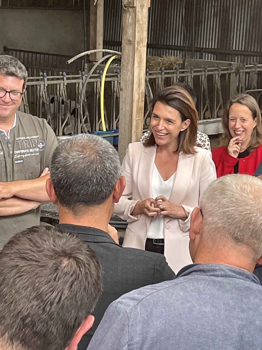 C_MORANCAIS's tweet photo. Très belle rencontre avec 60 #agriculteurs de Loire-Atlantique pour lancer cette campagne du 2nd tour. Fière de me battre pour nos agriculteurs et pour nos agricultures qui donnent tant d'emplois à nos territoires et qui façonnent notre identité et nos paysages. #Regionales2021 https://t.co/guN48rvGTj