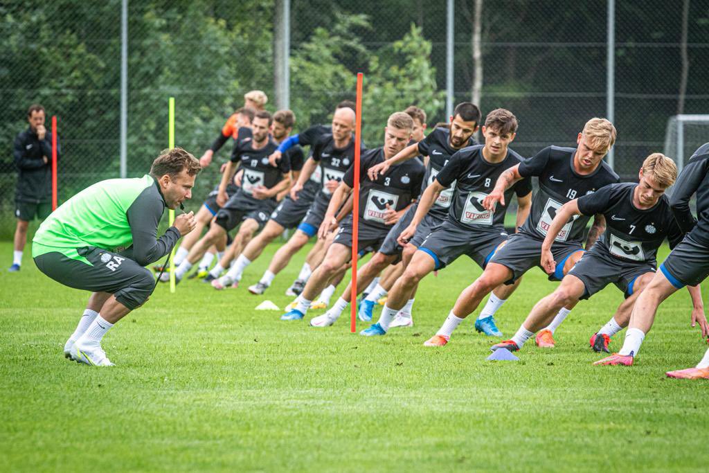 AdriaenssenR's tweet photo. First day at the office @EsbjergfB ✌🏻#danishdynamite 💙🤍 https://t.co/ZMfjm7Do6F