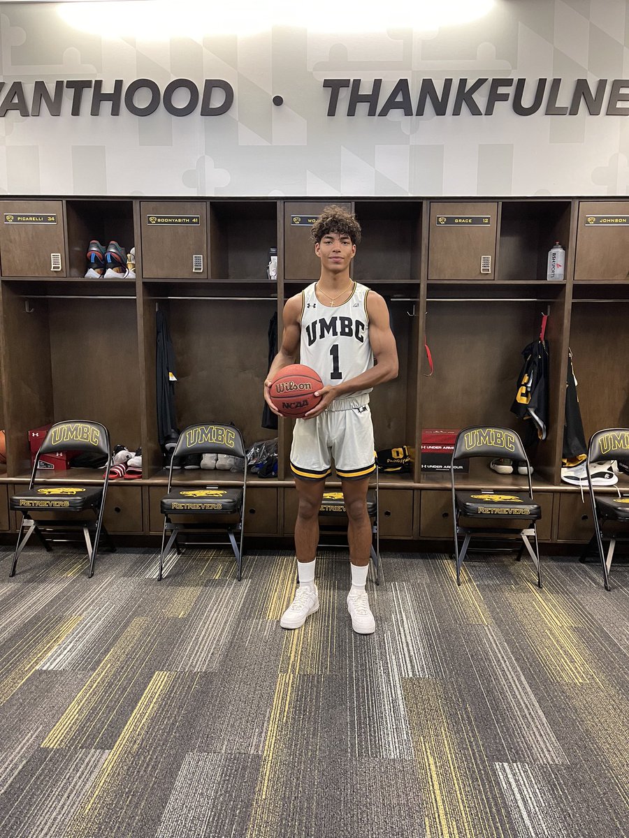 TNEBBallClub's tweet photo. Our guy @dionbrown1313 had a GREAT time during his unofficial visit @UMBC_MBB 🙌🏾 That uniform looks good on you D‼️👀 Summer’s biggest stock riser.. mark my words‼️#DefendNewEngland⚔️⚔️ https://t.co/8CWK8NTczS