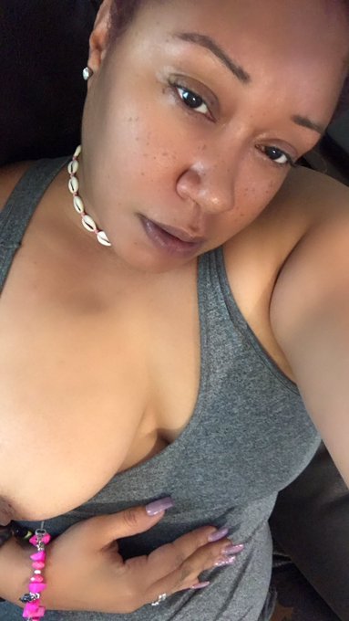 Pics wit tit🤷🏽&zwj;♀️🤣🤣 Happy Monday 😘 https://t.co/Y57uhUFnHG<a href="/tag/auntie"class="tags"><span>#auntie</span></a><a href="/tag/adultwork"class="tags"><span>#adultwork</span></a><a href="/tag/throatgoat"class="tags"><span>#throatgoat</span></a>