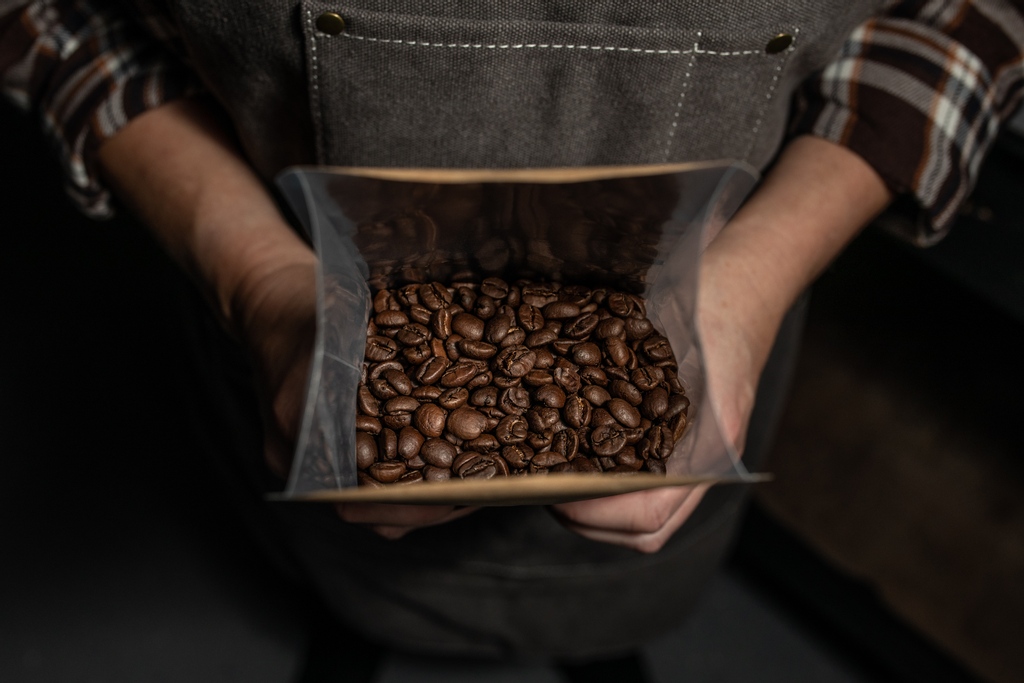 RoastersOwl's tweet image. Take a peak at this roasted dreamy goodness! 

#simple#EasternCT #LebanonCT #sourcedEthically #coffee #ctgrown #localconnecticut#morningwork