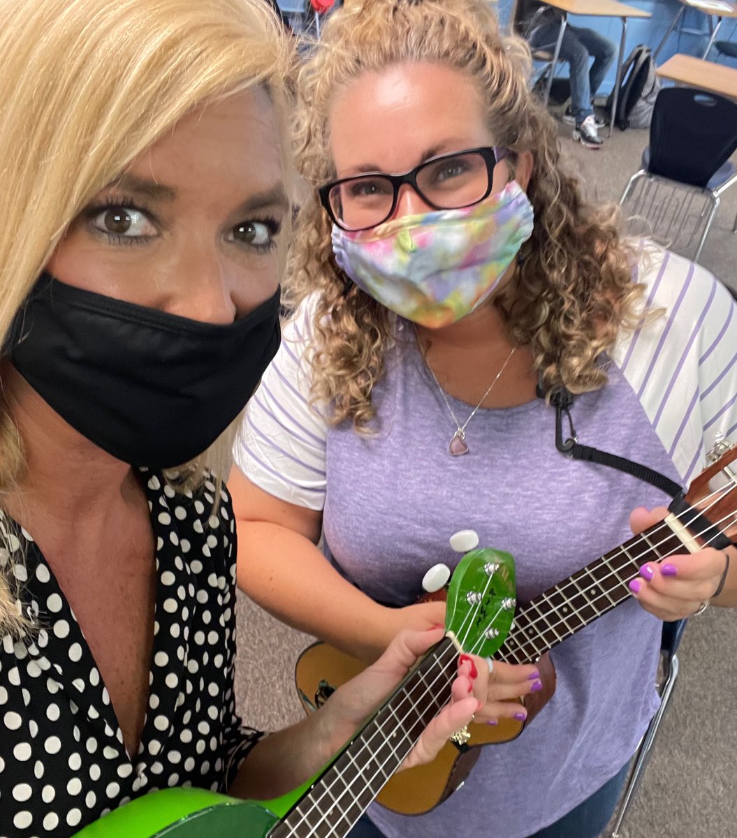 Eighth grade students at @SBMSPIRATES learning to play the ukulele in the 2021 Summer Discover camp! Great job teaching, Mrs. Williams, @sbesmusic !! I even learned a few chords! #artseducationmatters