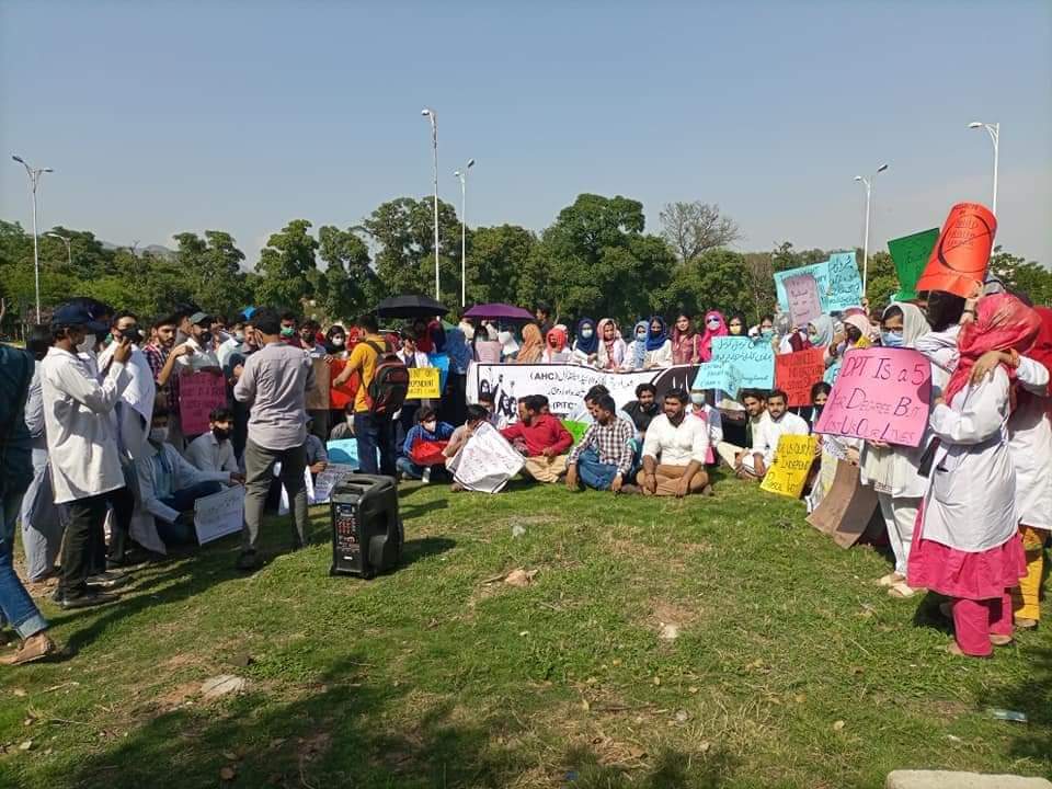 AfifaAshraf6's tweet photo. 🔴 Islamabad Press Club
🟣 Protest for Pakistan Physical Therapy Council
#wedemandindependentphysicaltherapycouncil
#JusticeForPhysioCommunity
#independentphysiotherapyCouncil
#IndependentPhysicalTherapyCouncil https://t.co/Kd3ENGjmwq