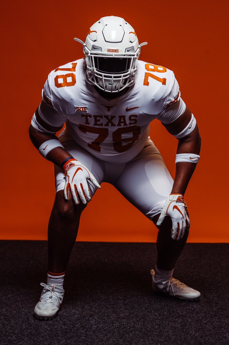 Kelvinbanksjr12's tweet photo. Had a great time at the University Of Texas this weekend #HookEm @KJJFlood @CoachSark https://t.co/gOlzQMXXNv