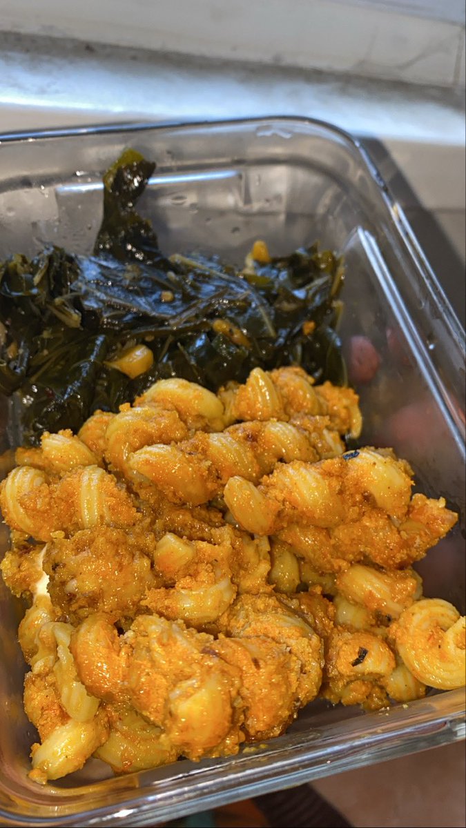 Piirex_E's tweet photo. Kale and greens + vegan Baked Mac made with sweet potato cheese sauce 😔🤝🌱 https://t.co/fsqx9sUyRp