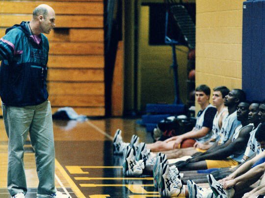 andrewtaylor09's tweet image. Coach Don Meyer's 3 rules:
1. Everybody takes notes.
2. Everybody says please, thank you, yes sir, no sir.
3. Everybody picks up trash.
#MeyerMonday