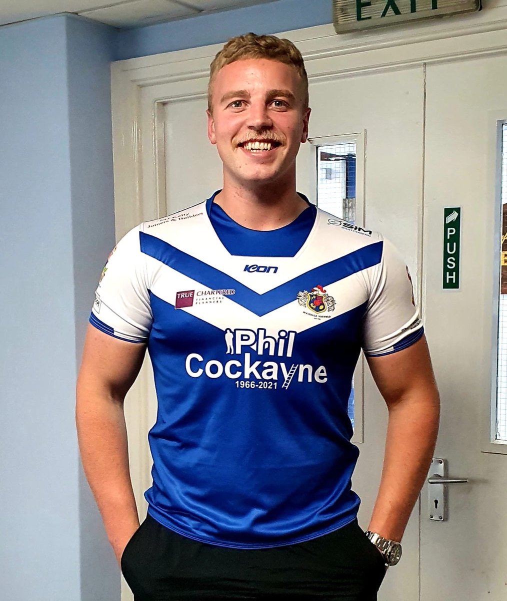Mayfieldrl's tweet photo. @Giantsrl player & product of Rochdale Mayfield, Jack Ashworth, proudly debuts the new youth jersey!
A group of family & friends made a generous donation to be the main sponsor & we created a special tribute to his late father, Phil
๐๐ค๐
#thisisrochdale
#RugbyLeagueFamily https://t.co/gJ1hVuAdGZ