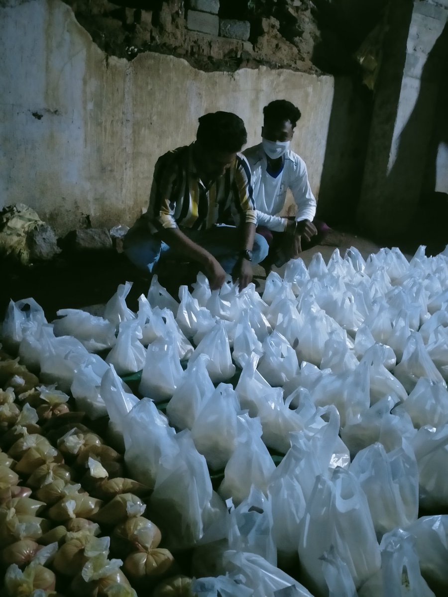ShaikAz71274339's tweet photo. @SonuSood Hai sir this is azmath we r preparing and feeding food for 300 poor roadside homeless needy people help us sir to run this activity daily . From 1 month we r running this activity https://t.co/mgnmsLxsdd