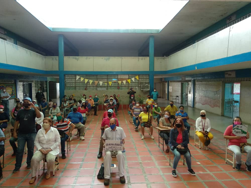 FidelidadACuba's tweet photo. #RumboBicentenario Desde la Comuna del eje Los Godos, Municipio Maturín del Estado Monagas, se realizó Sesión Especial Extraordinaria, para solicitar el Cese del Bloqueo Criminal contra el pueblo de #Cuba
#EliminaElBloqueo 
#TambiénEsUnVirus 
@embacubaven @CubaMINREX @ISB_VE https://t.co/86GEZoM9wg
