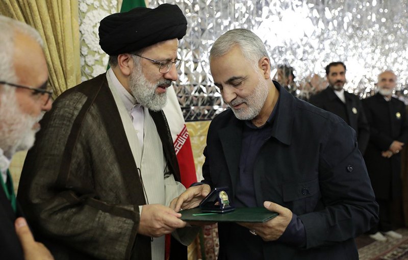 iran⁦🇮🇷⁩||⁦🇵🇸⁩علویه🌼خُمَینیّون's tweet - "في هذا البلد ، الجميع خادم عتبة بابكم ومنزلكم كل ...