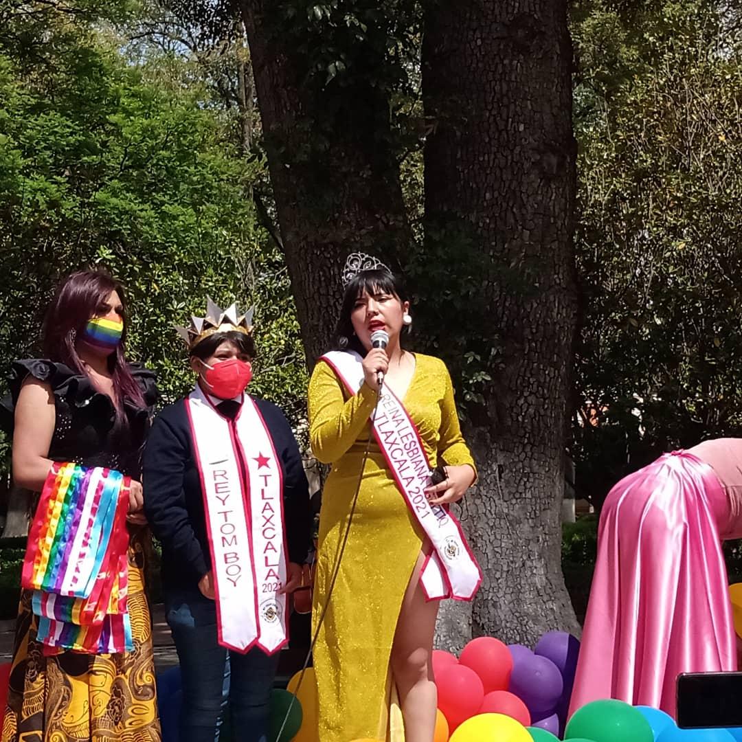 undanielx's tweet photo. El Activista @fredo_tlatelpa y la ahora embajadora @ErendiraJM en la marcha del orgullo 2021 en el estado de Tlaxcala.
#Orgullo #tlaxcala #lgbtq https://t.co/jkBjZyMAUQ