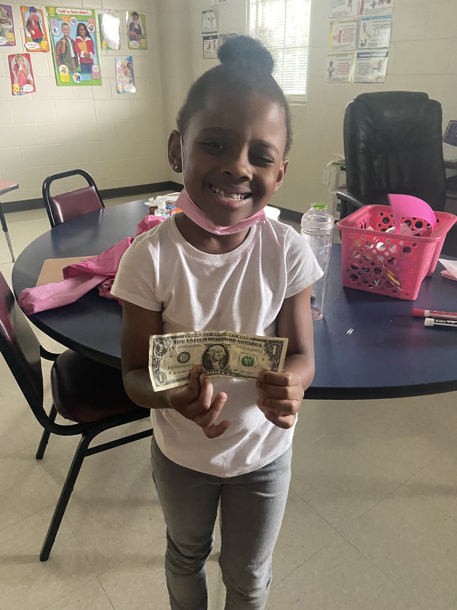 It's a great day to learn about Presidents in kindergarten. Samiya received this $1 for knowing which President's picture was on it. Our lesson was fun too. #georgewashington #summerlearningloss @Brd702 @Supt_Hamlett @