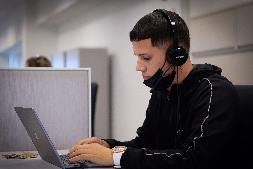 El número para reportar una avería a cualquier hora del día es 1-844-888-5862, o envía un #DM a nuestra página de #Facebook. ¡Estamos para servirte!

#LUMA #Averías #ServicioAlCliente