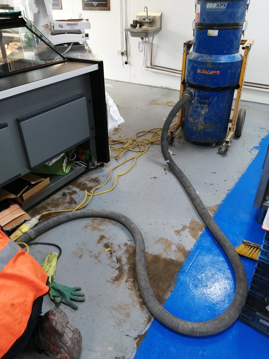 FloorLimited's tweet photo. Evening epoxy in Preston. https://t.co/mfw2I45QeR