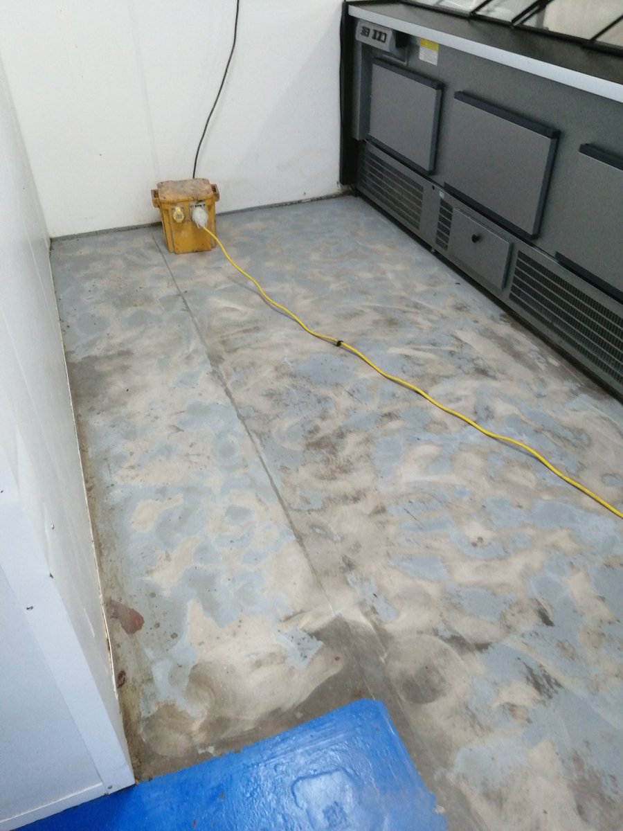 FloorLimited's tweet photo. Evening epoxy in Preston. https://t.co/mfw2I45QeR