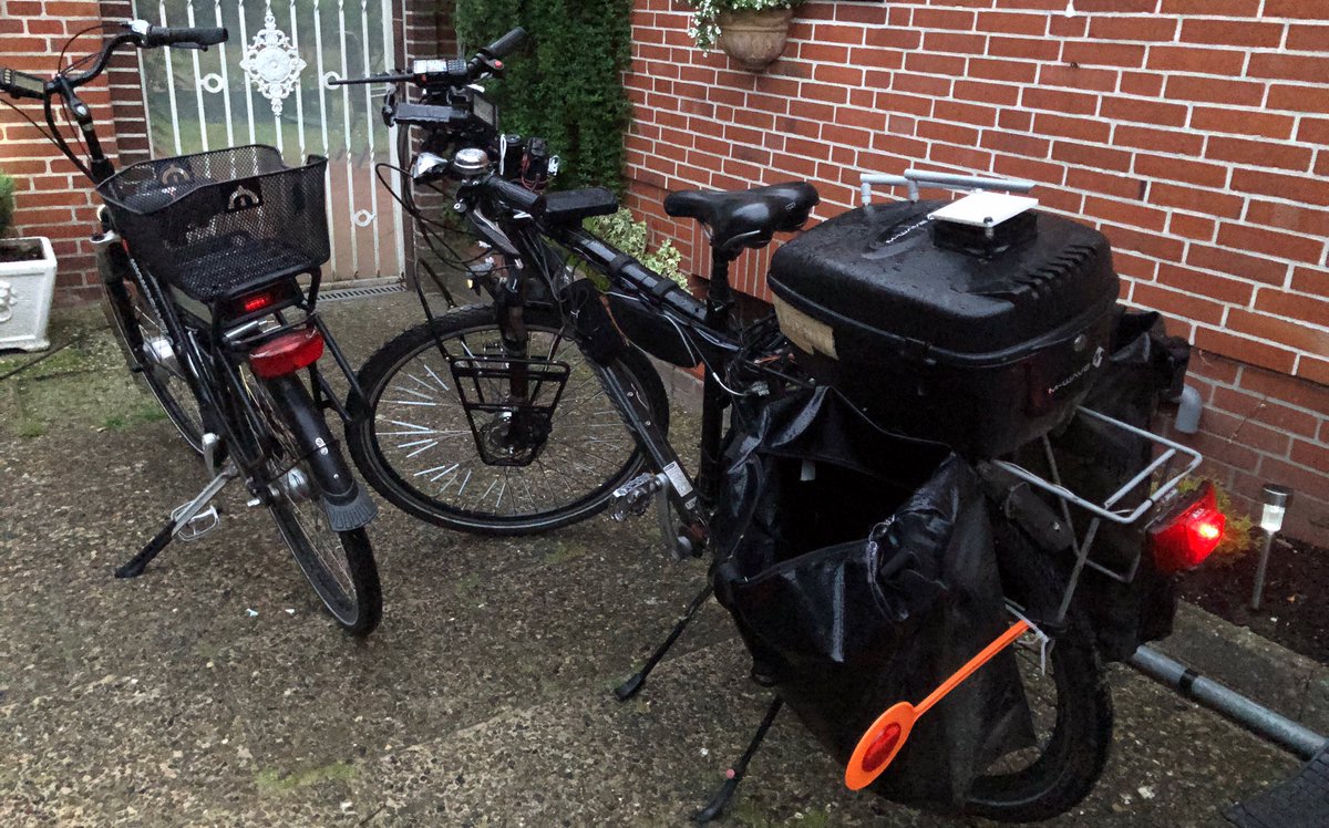 PhillipGoik's tweet photo. Ist mein #Fahrrad eigentlich wasserdicht werde ich oft gefragt 🙈☔️ Aber natürlich! 😎 und es wird nicht nur bei Schönwetter geradelt. Nur bei Eis wird eine Ausnahme gemacht. #mdRzA #MoveGreen #Nerdfasten https://t.co/eiXmsTY43J