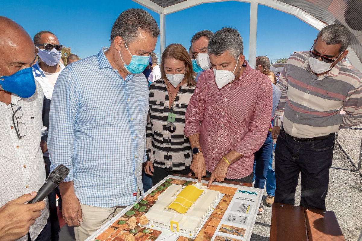 Sertao_Baiano's tweet photo. Rui Correria e #ElmoVaz inauguram obras e anunciam pacote de investimentos de R$ 150 milhões https://t.co/eVqi0DN0Wi Foi um dia iluminado que vai ficar na história, afirmou o prefeito de #Irecê. @governodabahia @educacaobahia @Seinfrabahia https://t.co/ymbYXDNsOt