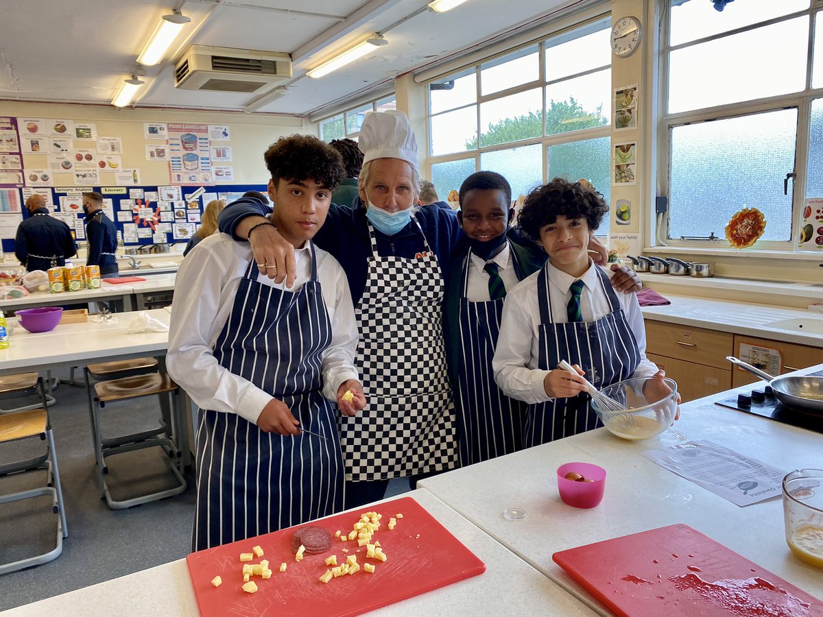 NCCBrent's tweet photo. Thanks @WatesGroup #knowleshouse @DeniseSouthard5 for giving up your time to cook #breakfast #omelettes alongside our students. Our students are passionate about cooking & this enabled them to enjoy this whilst engaging in conversations about life & the construction industry! https://t.co/iTmnljb9YK