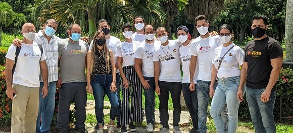 Cuba cuenta hoy con tres aplicaciones informáticas que, entre otras, forman parte inseparable de la familia cubana: <a href="/toDus_Cuba/">toDusCuba</a> <a href="/pictacuba/">pictacuba</a> <a href="/Apklis_Cuba/">Apklis</a>  <a href="/universidad_uci/">Universidad de las Ciencias Informáticas</a> 
<a href="/CubaMES/">MES</a> 
#SomosCuba 
cubadebate.cu/especiales/202…