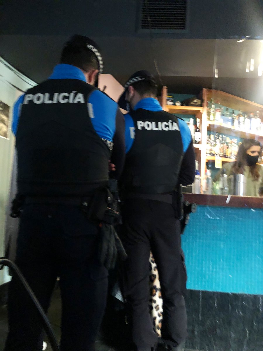 veronikmellado's tweet photo. El @AyuntamientoVLL acaba de suspender el concierto programado ahora en el #DiaDeLaMusica en el Dimmer por la intervención de la @PoliciaVLL pese a que los trámites estaban formalizados desde hace semanas. Lo están anunciando ahora. Muy muy triste. Queríamos ver a @jcarrenobanda https://t.co/TNof37RgIF