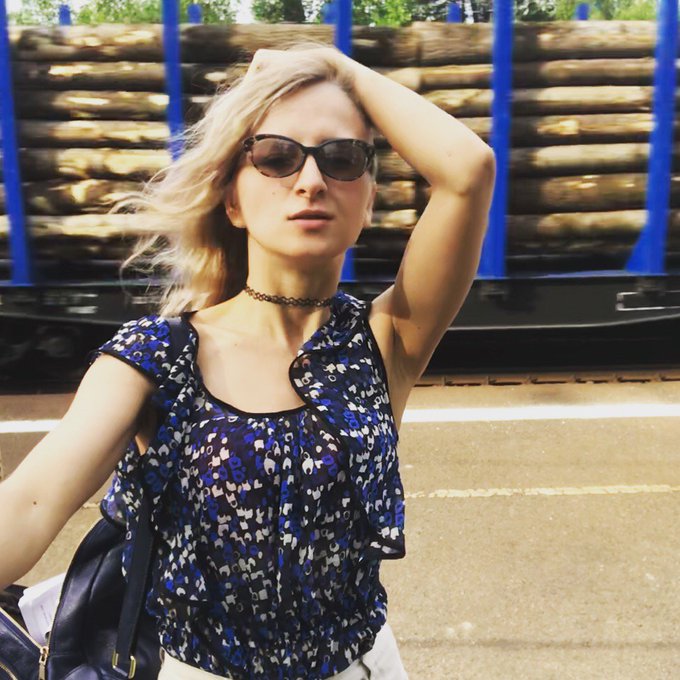 My &ldquo;I don&rsquo;t wanna unpack&rdquo; look🙈 Comment 3 things you think I&rsquo;m going to pull out of here..👇 sending out<a href="/tag/love"class="tags"><span>#love</span></a><a href="/tag/new"class="tags"><span>#new</span></a><a href="/tag/o"class="tags"><span>#o</span></a><a href="/tag/evellincat"class="tags"><span>#evellincat</span></a>