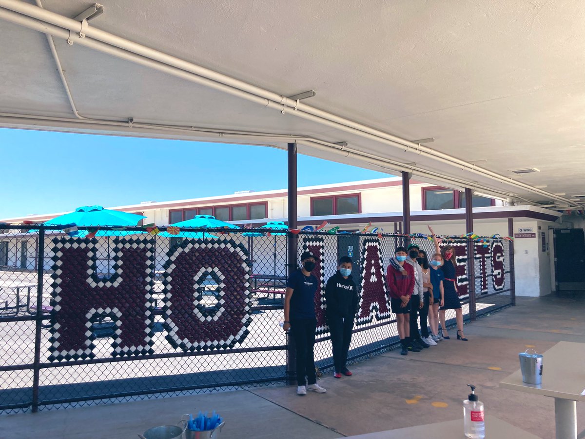 MargaMarshall's tweet photo. Producto Terminado!!! Thank you #HOLAMiddle for putting this #HOLAwesome @putincups together!!! #HOLAJETS✈️ https://t.co/bHjbs1VOmS