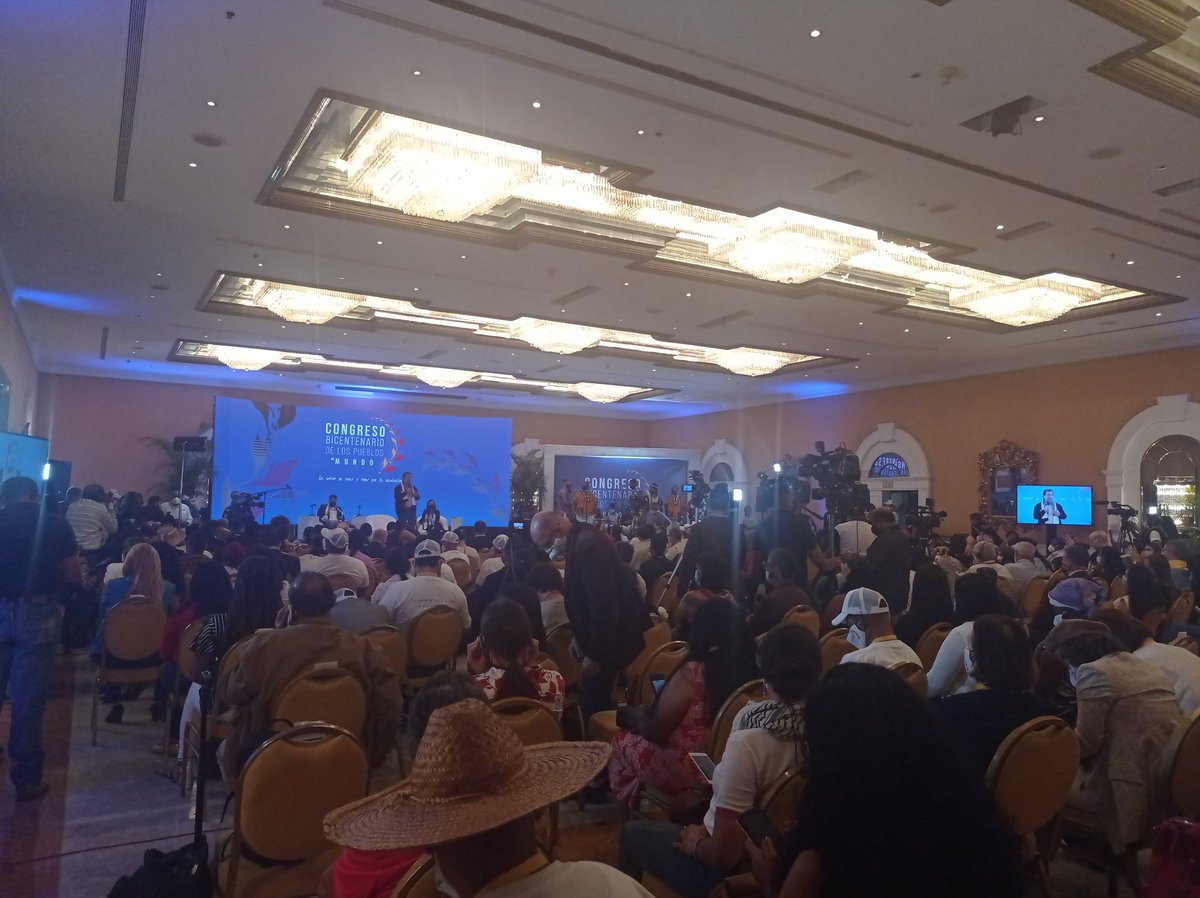 Hoy #21Jun se instaló el Congreso Bicentenario de los Pueblos, con representantes de los 5 continentes, con el objetivo de fortalecer la unidad entre las naciones y la creación de una agenda estratégica.

#RumboBicentenario 
<a href="/CBPMundo/">CONGRESO BICENTENARIO DE LOS PUEBLOS DEL MUNDO</a> 
<a href="/MarsoPestano/">Marsolar Pestano</a>