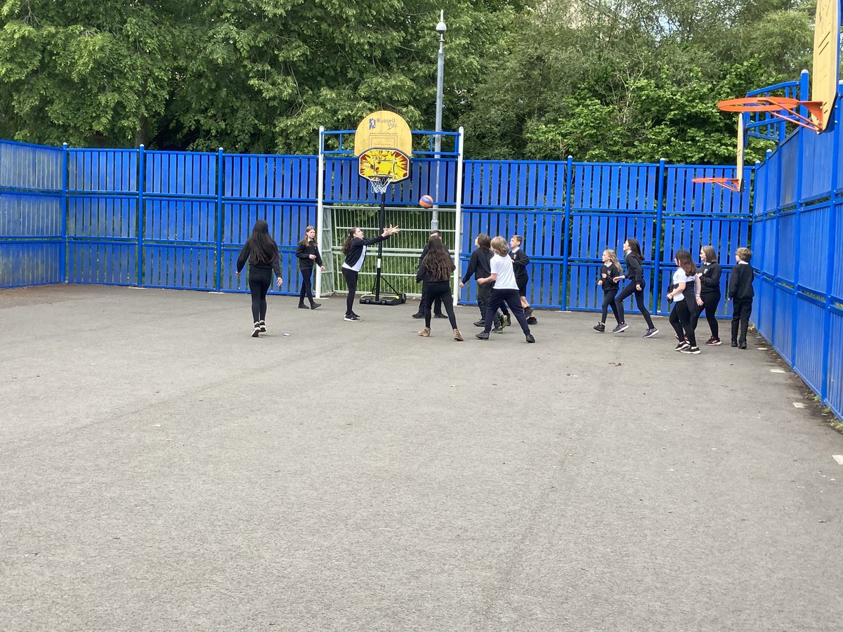 wpsp7dm's tweet photo. We got to play a quick game of Basketball in teams of 7 to show off some of our new skills! 🏀👍🏻 https://t.co/m8VNgjjaOQ