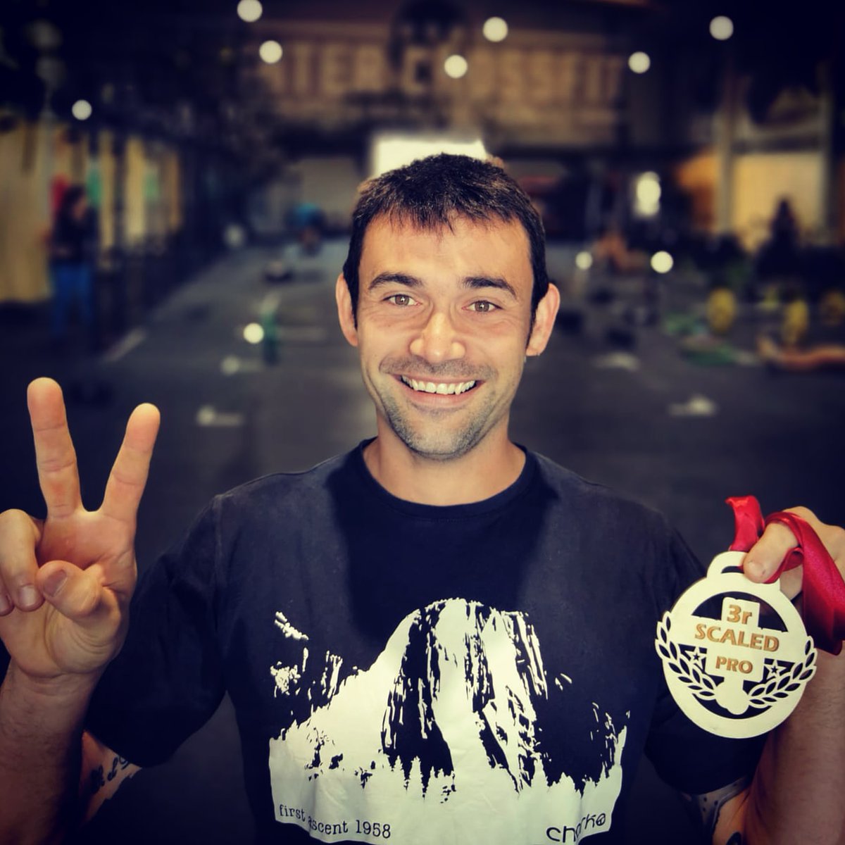 intercrossfit's tweet photo. WOD 📌
STRENGTH 
EVERY 3' X 4 SETS 
Box Jump Over + Rope Climb 
Heavy Lunges + Wall Climb 
WOD
FOR TIME
200m Run 
1 ROUND *
6 Devil Press 
8 T2B 
10 DB Step Up Over 
12 Push Up 
400m Run
2 ROUNDS *
600m Run 
3 ROUNDS *
800m Run 
TC22'
📷 @rai.bou🥉#scaledpro @prodivisionleague https://t.co/AHHyH4cbxd