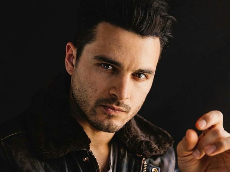 Hoje é aniversário do Michael Malarkey, nosso eterno Lorenzo S. John HAPPY BIRTHDAY  