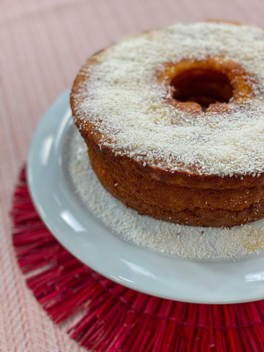 gazetamulheres's tweet photo. Hmmmmm! BOLO DE TAPIOCA CREMOSO feito pela culinarista Keila Aviano. #MaisUmPedaço #BoloDeTapioca #BoloDeTapiocaCremoso https://t.co/gFP3EVwoDB