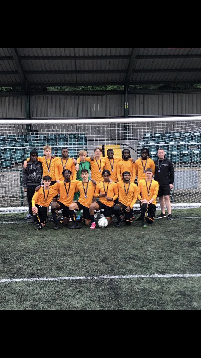 FootballCroydon's tweet photo. Croydon’s first ever National Champions played their final game together tonight. Not the result they wanted but great to see the boys play together one last time. Winners medals presented and proud of their achievements. Well done boys and good luck in the future #proud 🏆⚽️🥇 https://t.co/Xdqdbgm1eU