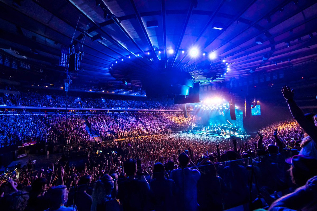 TheGarden's tweet photo. A packed house. A feeling unlike any other 💙 #FooFightersMSG https://t.co/SGgkhGsHrG