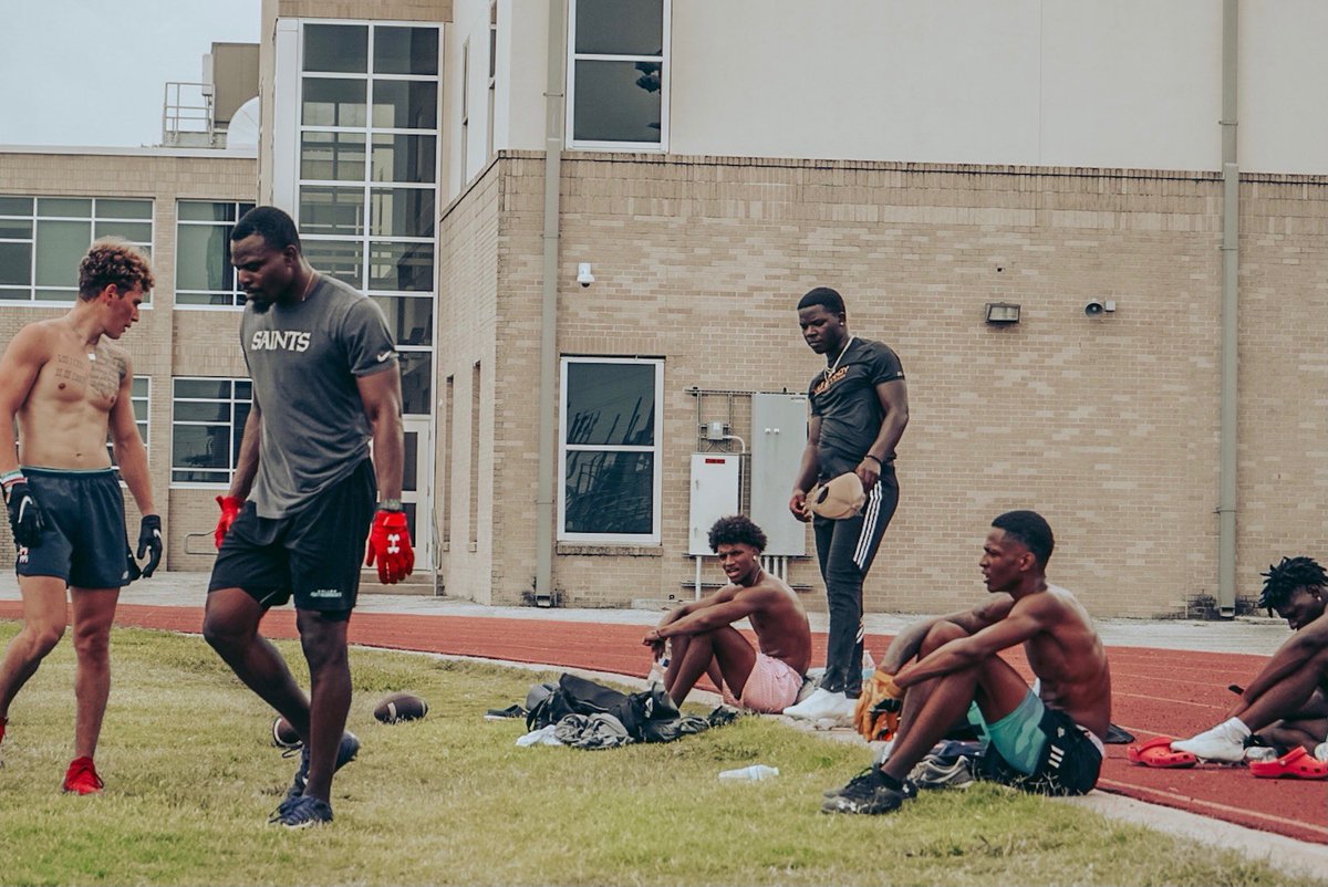 colemandewayne_'s tweet photo. Same Mission,Different Setting.🙇🏾‍♂️ https://t.co/HhdpBG0PFu